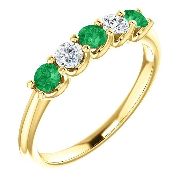 14KT GOLD 0.33 CTW EMERALD & 0.20 CTW DIAMOND 5 STONE BAND