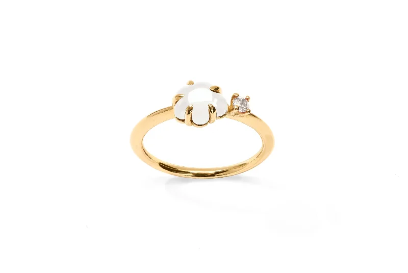 Mid Cloud 18K Gold Ring w. Milky Quartz & Diamond