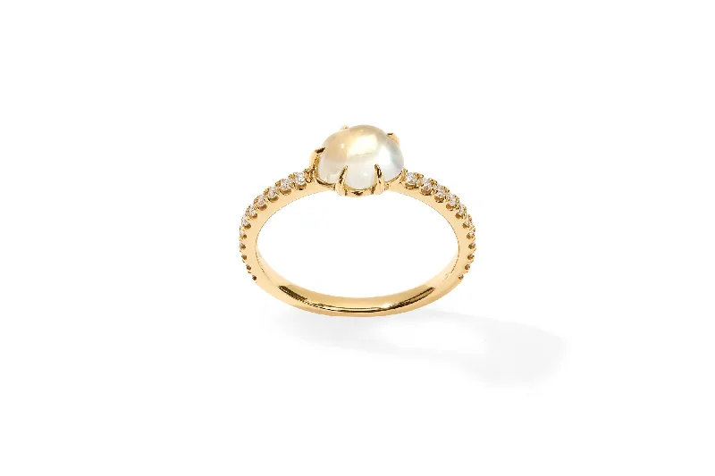 Mid Cloud Pavé 18K Gold Ring w. Milky Quartz & Diamonds